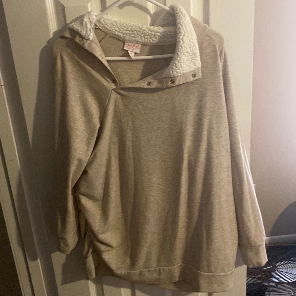 Maternity sweatshirt